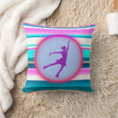 ガールズ姿スケートで滑るストライプ クッション (ブランケット)