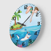 ガールダイビングイン海フレンドリーシャークコーラルリーフ ラージ壁時計 (傾斜)