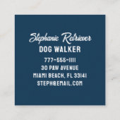 ガールドッグウォーカーペットシッター明るい赤紫色ピンクジャケット スクエア名刺 (裏面)