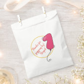 ガールバルーンをテーマにしたファースト誕生日 フェイバーバッグ (クリップ留めされた状態)