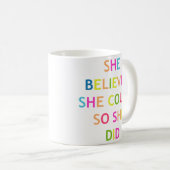 ガールパワーやる気を起こさせる/感動的引用文 コーヒーマグカップ (正面右)