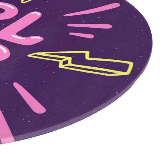 ガールパワーフェミニストのスローガン、バイオレットの背景。 カッティングボード (角)