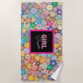 ガールパワー |ピンクガーリーの美しい山花女性 ビーチタオル (正面)