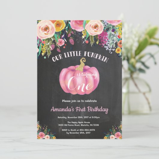 ガールパンプキンファースト誕生日フローラ金ゴールドチャルクボード 招待状 (スタンド正面)
