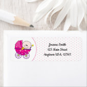 ガールピンクの生まれたばかりのキャリッジ赤ちゃんシャワー ラベル (インサイチュ)