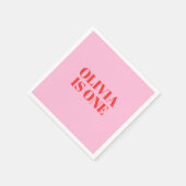 ガールファースト誕生日ピンクと赤モダン スタンダードカクテルナプキン (角)