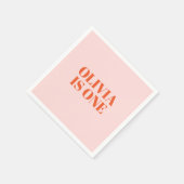 ガールファースト誕生日ピンクアンドレッドタイポグラフィ スタンダードカクテルナプキン (角)