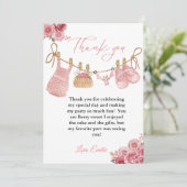 ガールボヘミアン服ベビーシャワーサンキューカード 招待状 (スタンド正面)