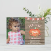 ガール素朴カボチャ誕生日招待状ピンク 招待状 (スタンド正面)