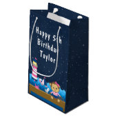 ガール航海のモンキーピンクアンドネイビーハッピーバースデー スモールペーパーバッグ (裏面アングル)