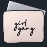 ガール集団 |かわいいピンクの女の子パワーモダンフェミニスト ラップトップスリーブ<br><div class="desc">女シンプルモダン性と女の子のパワーに対するベビーのピンクの背景にオフブラックのミニマルなスクリプトタイポグラフィの引用文アートデザインスタイリッシュの「女の子の集団」のアートのをオフ祝ブラックで!愛する人のための完璧な特別な贈り物！</div>
