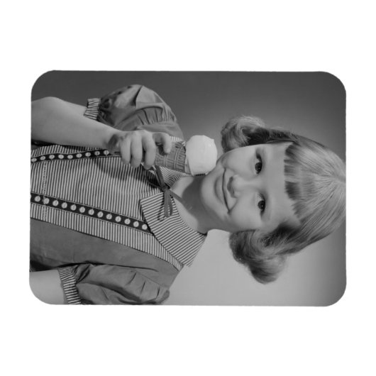 ガール食べズアイスクリーム マグネット (横)