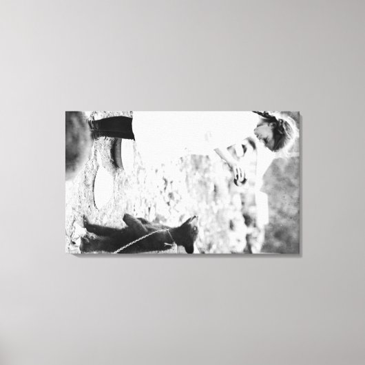 ガール食べ物を与えズベアーカブ キャンバスプリント (正面)