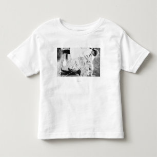 ガール食べ物を与えズベアーカブ トドラーTシャツ