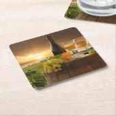 キアンティのブドウ畑に樽がある白ワイン スクエアペーパーコースター (アングル)