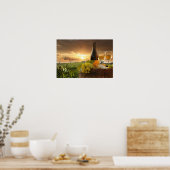 キアンティのブドウ畑に樽がある白ワイン ポスター (キッチン)