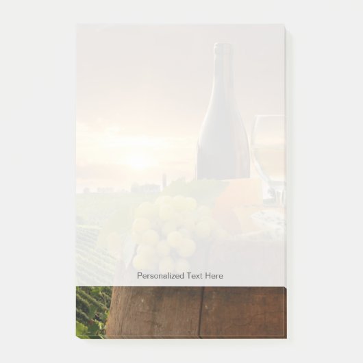 キアンティのブドウ畑に樽がある白ワイン ポストイット (正面)