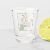 キスおもしろい私はアイルランド語ではないSt patricks day ショットグラス (裏面)