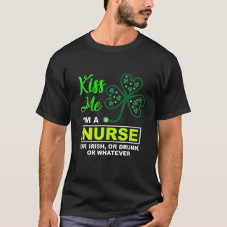 キスおもしろい私はナースセントパトリックの日またはアイルランド Tシャツ