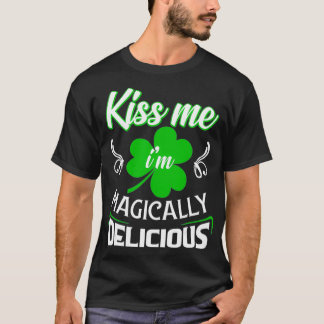 キスおもしろい私イムマジカルに美味しいSt patricks Tシャツ