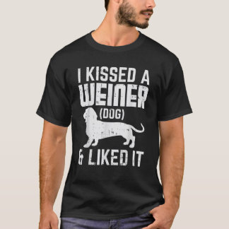 キスされたウィーナー犬それが動物のおもしろいペットダック好き Tシャツ