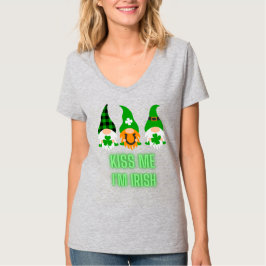 キスして私はアイリッシュセントパトリックデーグノームシャムロック Tシャツ