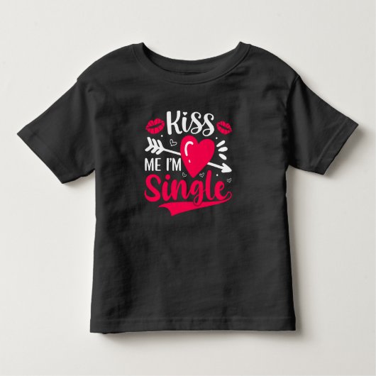 キスして！私は独身よ、かわいいバレンタイン トドラーTシャツ (正面)