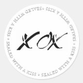 キスで封印されたハートとハグの偽エンボス加工 ラウンドシール (正面)