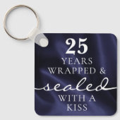 キスで封印 青い25歳の誕生日記念日 キーホルダー (正面)