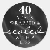 キスで封印 黒 40歳の誕生日記念日 ラウンドシール (正面)