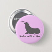 キスと密封される 缶バッジ (正面&裏面)