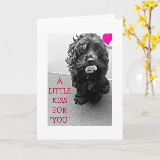 キスと願い事の誕生日が犬に言う カード (黄色い花)