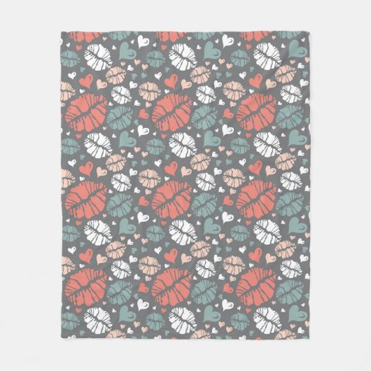キスのプリントおよびハートパターン フリースブランケット (正面)