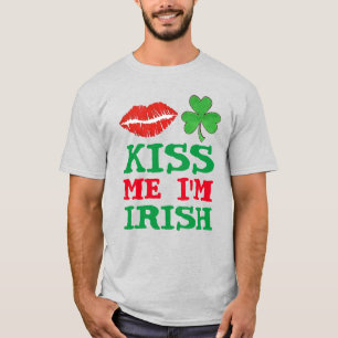 キスの私はアイリッシュセントパトリックの日シャムロック Tシャツ