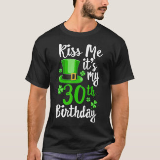 キスは私の30歳の誕生日St patricks dayシャーマー Tシャツ
