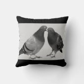 キスをするなハトクッション クッション (裏面)