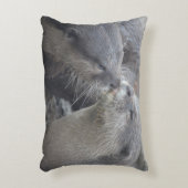 キスをするな川カワウソ アクセントクッション (正面(垂直))