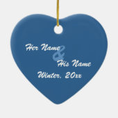 キスをするなmountanスキーヤーのカップル-メリークリスマス! セラミックオーナメント (裏面)