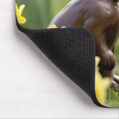 キスをするチョコレートイースターバニー マウスパッド (コーナー)