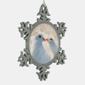 キスをするハト – 愛 スノーフレークピューターオーナメント (左)