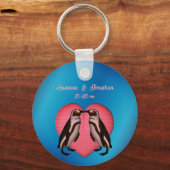 キスをする結婚ペンギンパーソナライズされたズ キーホルダー (正面)