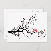 キスをする赤いハート付き木の枝の上の葉鳥 ポストカード (正面/裏面)