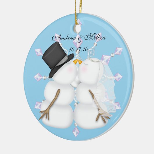 キスをする雪だるま結婚したの初めてのクリスマス セラミックオーナメント (左)