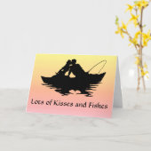 キスをする魚釣りカップル誕生日グリーティングカード カード (黄色い花)