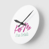 キスアイリッシュのTシャツ ラウンド壁時計 (傾斜)