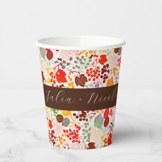 キスフランスのした甘いベリーの葡萄の結婚花 紙コップ (左)