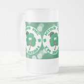 キスミーアイアイアイアイアイリッシュクローバー顔グリーン《写真》ぼけ味 フロストグラスビールジョッキ (正面左)