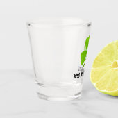 キスミー私はアイリッシュグリーンシャームロックパーソナライゼーション ショットグラス (左)