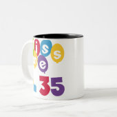 キスミー私は35の誕生日TシャツとGIfts ツートーンマグカップ (正面左)