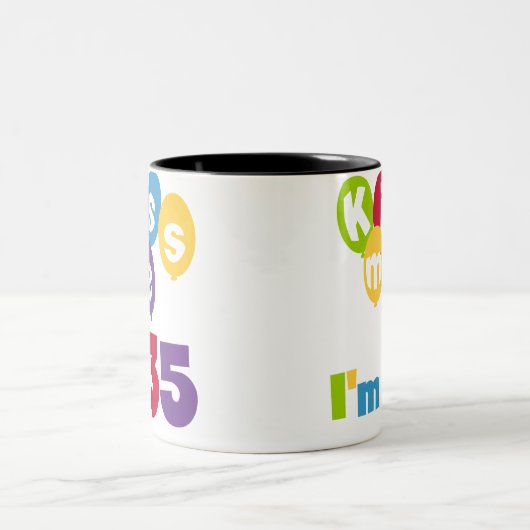 キスミー私は35の誕生日TシャツとGIfts ツートーンマグカップ (中央)